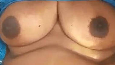 Indian Slut Spied On Sucking Off Her Boss