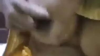 Owner squeezes his maid’s boobs in desi mms