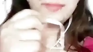 Cute girl flashes boobs in Chamet Pakistani sex chat