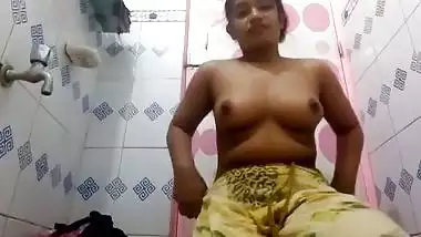 Desi bathroom striptease video