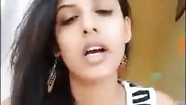 Cutipie Bhabi Morning Live, Sweet Cleavage