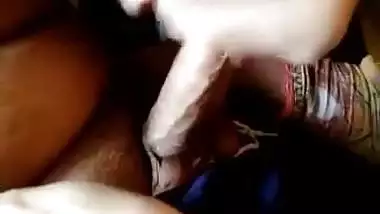 Desi milf gives an Indian blowjob to her neighbor