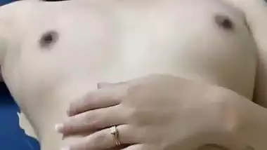 Hindi girl tries blowjob and satisfies boyfriend