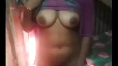 Village sister boobs show and press viral clip