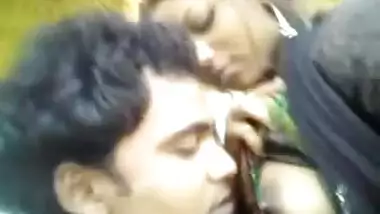 Teen Couple Outdoor Fun GF giving her boobs to BF