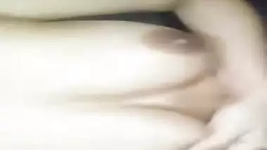 Paki chick Sobia Azam Nude Selfie 4