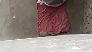 Spying Sasur fucking bahu video going viral online