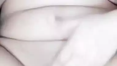 Hot girl opening shirt and sitting nude for fingering