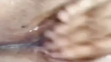 Horny Indian woman seduces her naughty body