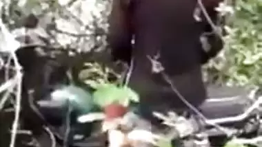 Nepali couple’s outdoor xxx video on a bike