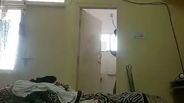 Indian teenage girl naked after shower video