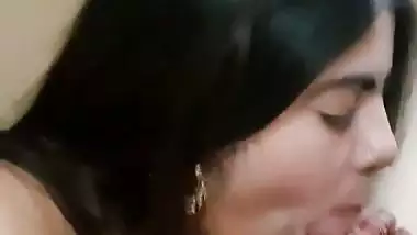 Wife gives an Indian blowjob on her suhagrat night