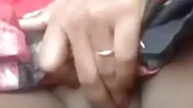 Cute Tamil Girl Showing Her Pussy