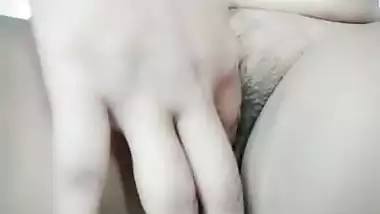 Cute desi girl flaunts pussy