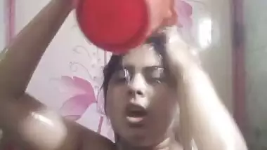 Bengali chubby sister nude bathing video for lover