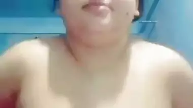 Chubby tanker Bengali girl sucking her huge boobs