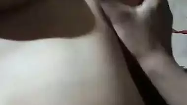 Chubby Bangla lady allows her cousin to press her boobs