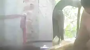 Neighbor aunty bathing with son entering viral MMS