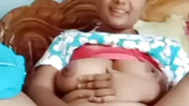 Chubby bhabhi fingering cunt in horny mood viral MMS