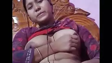Big boob girl masturbates on an HD nude video call