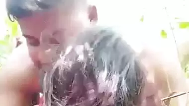 Trapping desi village girl and fucking her outdoor MMS