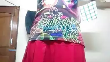 Tamil ponnu dressing after nude body showing MMS