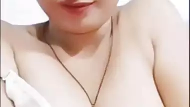 Young bhabhi stripping bra and showing boobs