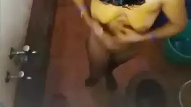 Desi wife hidden bath capture