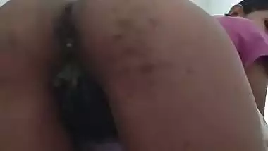 Desi nude girl shows her big ass on a cam