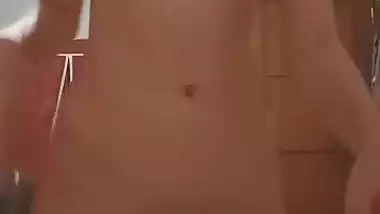 19 yr old girl stripteases erotically in desi girl nude MMS