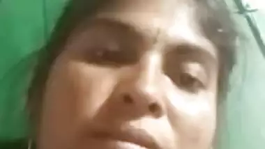 Malayali aunty showing boobs making a guy masturbate on the video call