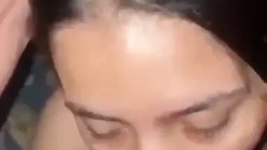 Delhi babe gives a sexy blowjob in Indian sex video