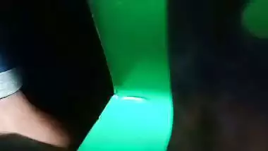 Local lovers from Srilanka fucking inside auto rickshaw